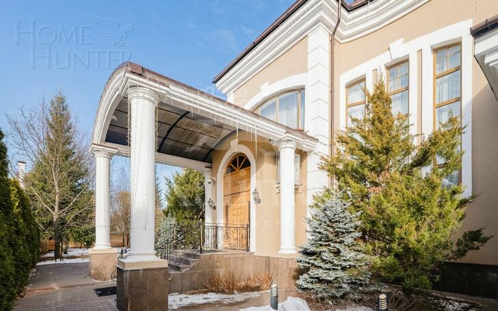 2-этажный коттедж 1 000 м² с отделкой