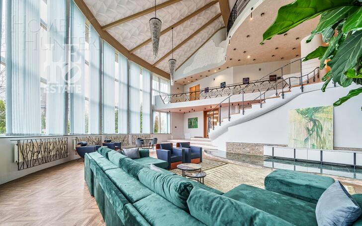 3-этажный коттедж 1 241 м² с отделкой