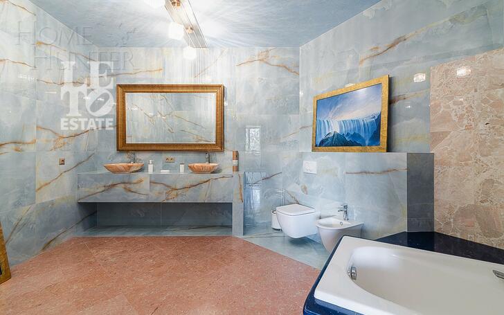 3-этажный коттедж 1 241 м² с отделкой