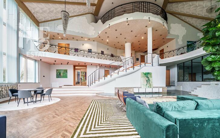 3-этажный коттедж 1 241 м² с отделкой