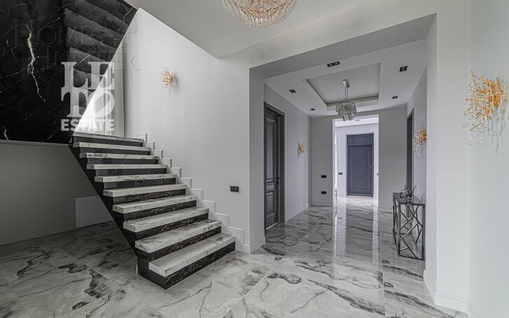 2-этажный коттедж 320 м² с отделкой