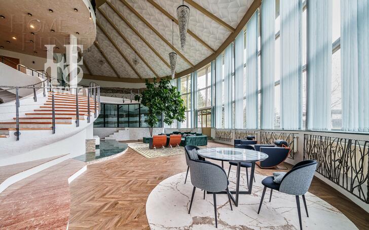 3-этажный коттедж 1 241 м² с отделкой