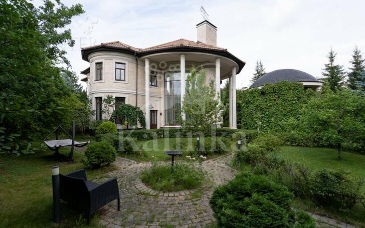 2-этажный коттедж 600 м² с отделкой