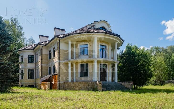 2-этажный коттедж 1 300 м² без отделки