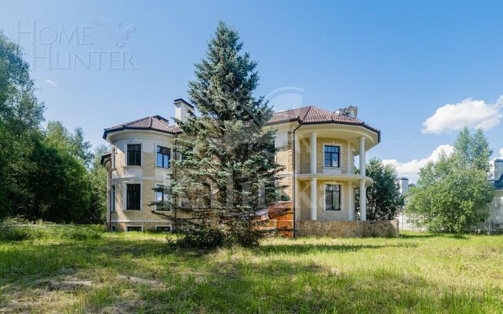 2-этажный коттедж 1 300 м² без отделки