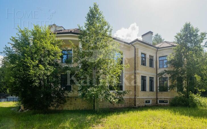 2-этажный коттедж 1 300 м² без отделки