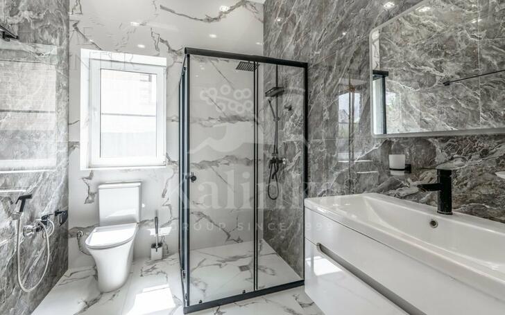 2-этажный коттедж 250 м² с отделкой