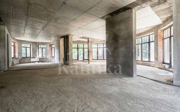 2-этажный коттедж 1 300 м² без отделки