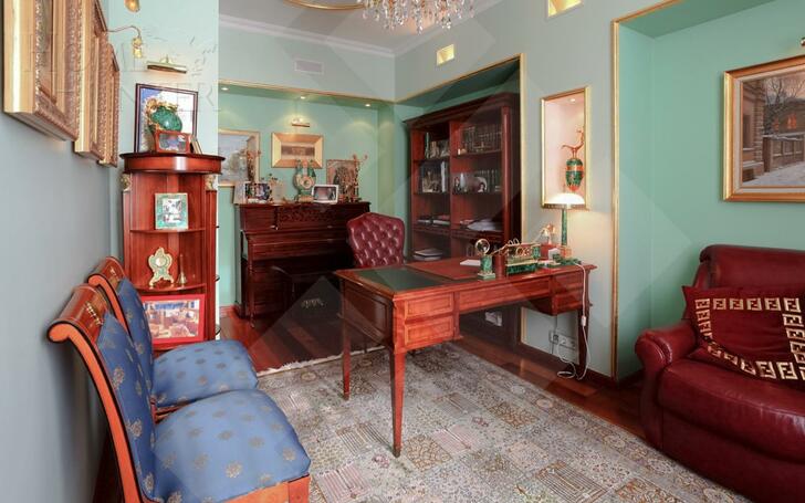 4-КОМН. КВАРТИРА С ОТДЕЛКОЙ 180 М² НА 3 ЭТАЖЕ