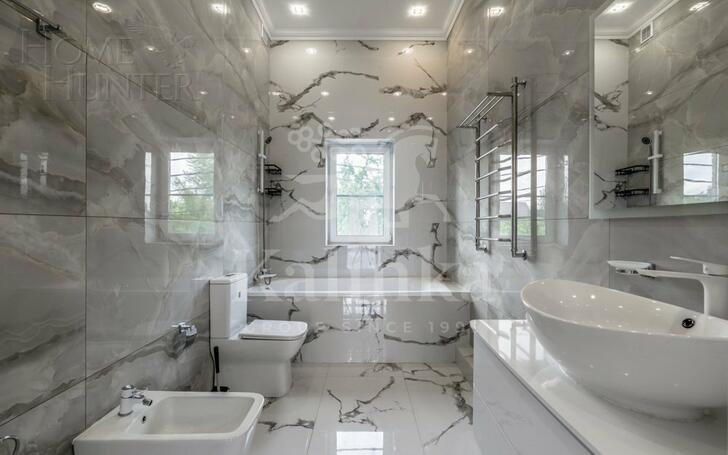 2-этажный коттедж 250 м² с отделкой