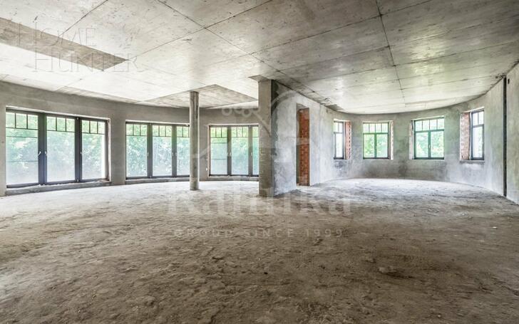 2-этажный коттедж 1 300 м² без отделки
