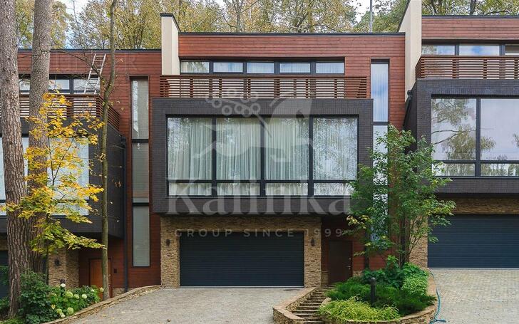 2-этажный таунхаус 350 м² с отделкой