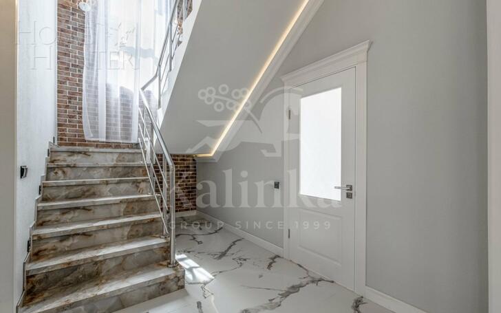 2-этажный коттедж 250 м² с отделкой
