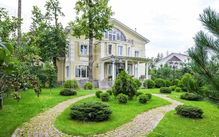 2-этажный коттедж 900 м² с отделкой