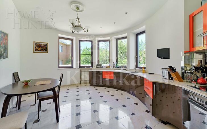 2-этажный коттедж 270 м² с отделкой