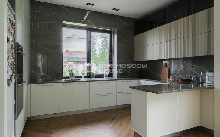 2-этажный коттедж 200 м² с отделкой