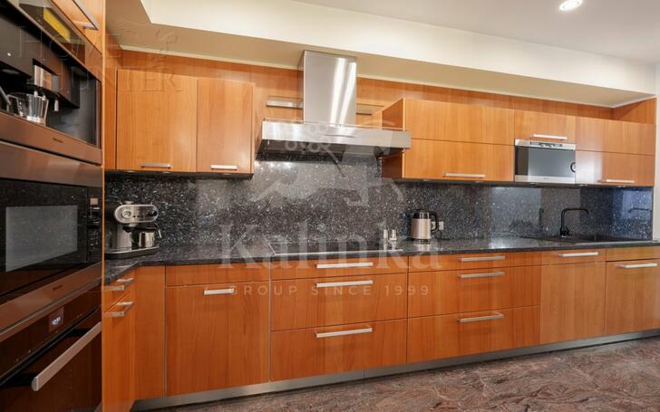 5-КОМН. КВАРТИРА С ОТДЕЛКОЙ 232.5 М² НА 3 ЭТАЖЕ