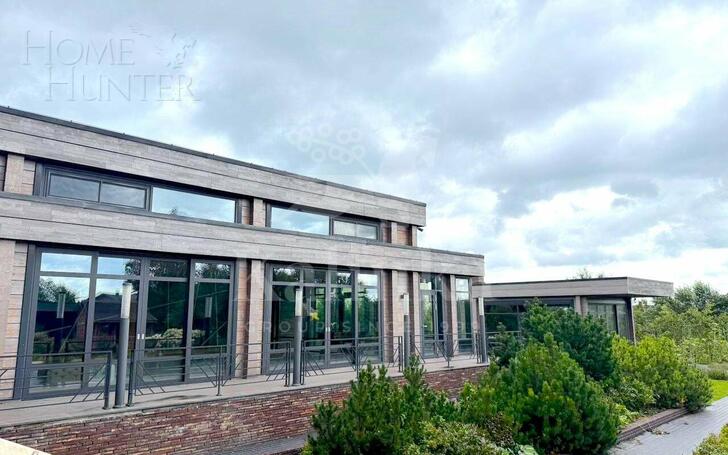 2-этажный коттедж 1 000 м² с отделкой