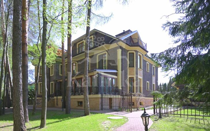 3-этажный коттедж 920 м² с отделкой