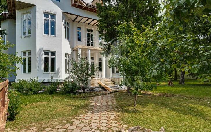 2-этажный коттедж 893 м² с отделкой