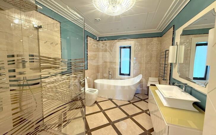 2-этажный коттедж 1 000 м² с отделкой