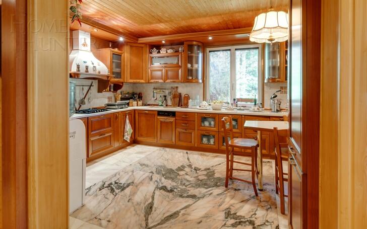 3-этажный коттедж 650 м² с отделкой