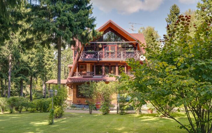 3-этажный коттедж 650 м² с отделкой