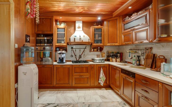 3-этажный коттедж 650 м² с отделкой