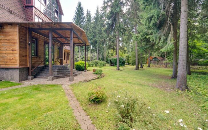 3-этажный коттедж 650 м² с отделкой