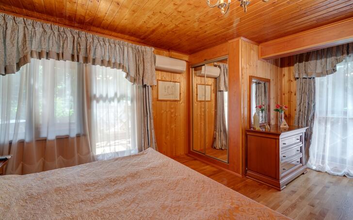 3-этажный коттедж 650 м² с отделкой