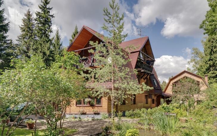 3-этажный коттедж 650 м² с отделкой