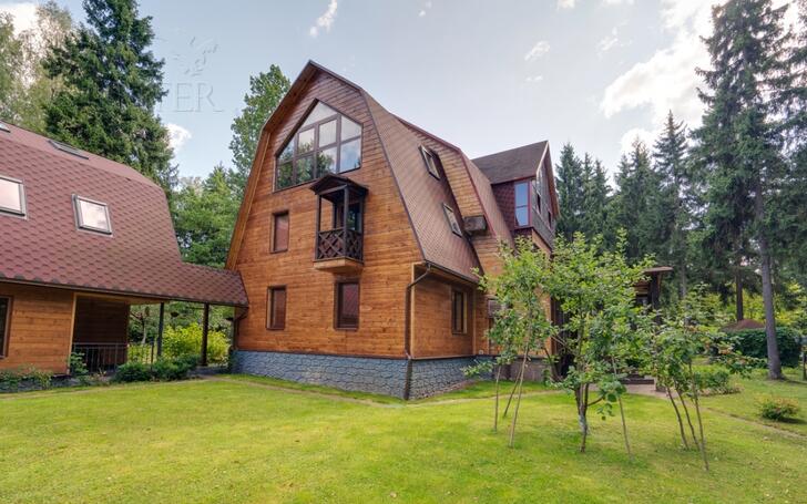3-этажный коттедж 650 м² с отделкой