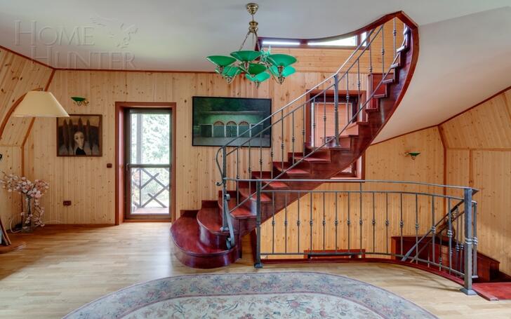 3-этажный коттедж 650 м² с отделкой