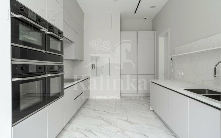 2-этажный коттедж 2 084 м² с отделкой