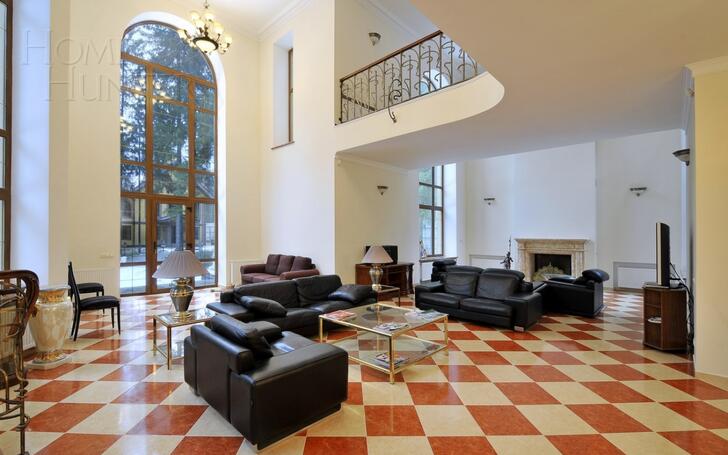 2-этажный коттедж 1 500 м² с отделкой