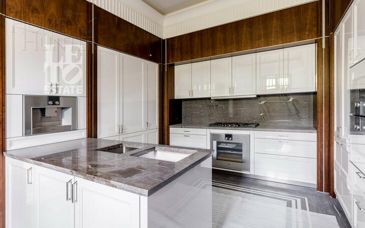 2-этажный коттедж 1 244 м² с отделкой