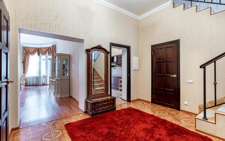 3-этажный таунхаус 270 м² с отделкой
