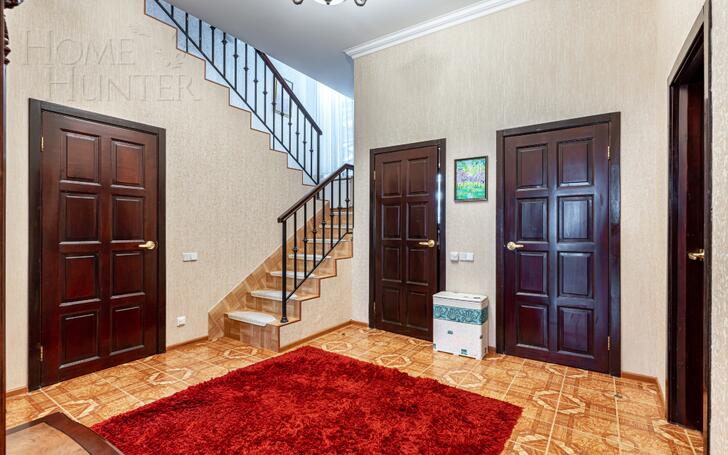3-этажный таунхаус 270 м² с отделкой