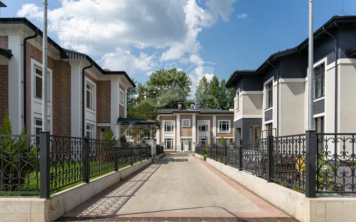 2-этажный коттедж 660 м² с отделкой