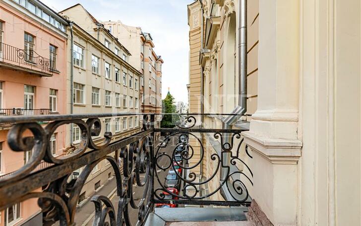 4-КОМН. КВАРТИРА С ОТДЕЛКОЙ 303 М² НА 3 ЭТАЖЕ