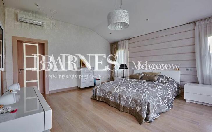 3-этажный коттедж 650 м² с отделкой