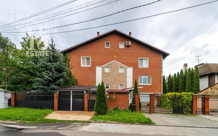4-этажный таунхаус 220 м² с отделкой