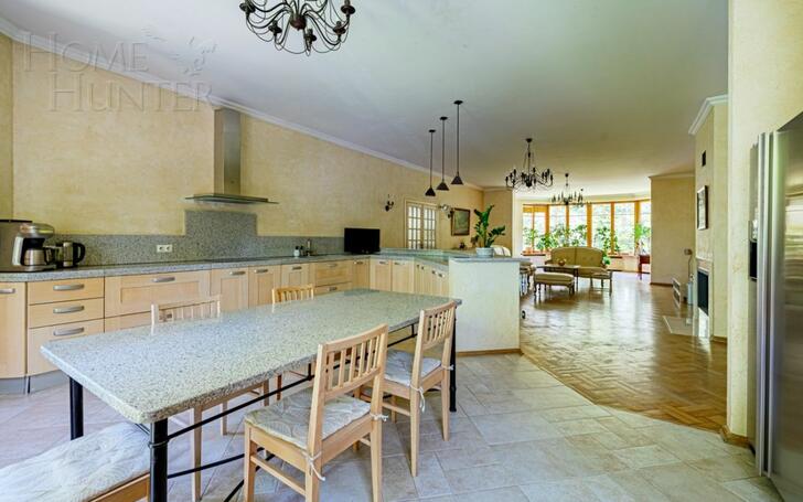 5-КОМН. КВАРТИРА С ОТДЕЛКОЙ 220.3 М² НА 2 ЭТАЖЕ