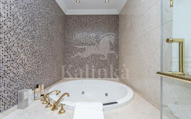 4-КОМН. КВАРТИРА С ОТДЕЛКОЙ 244 М² НА 4 ЭТАЖЕ