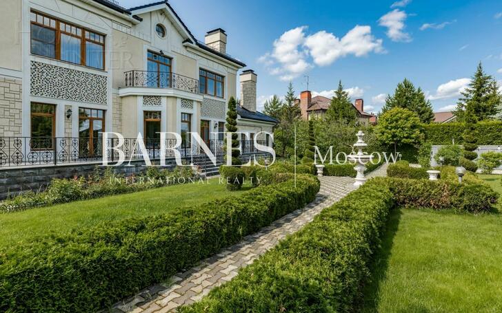 2-этажный коттедж 700 м² с отделкой