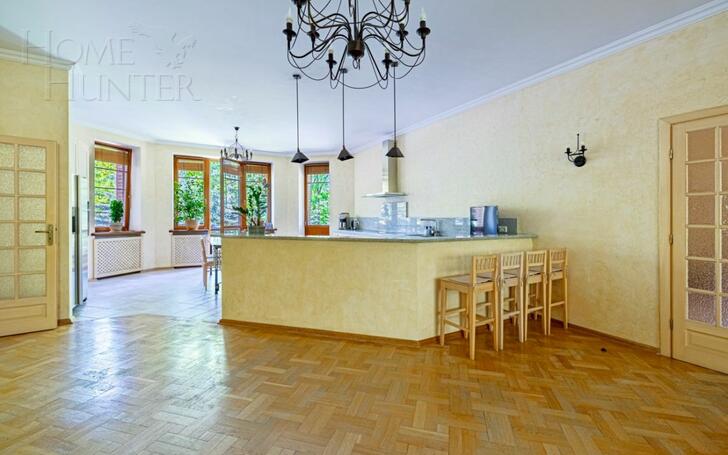 5-КОМН. КВАРТИРА С ОТДЕЛКОЙ 220.3 М² НА 2 ЭТАЖЕ
