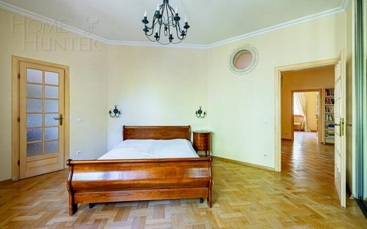 5-КОМН. КВАРТИРА С ОТДЕЛКОЙ 220.3 М² НА 2 ЭТАЖЕ