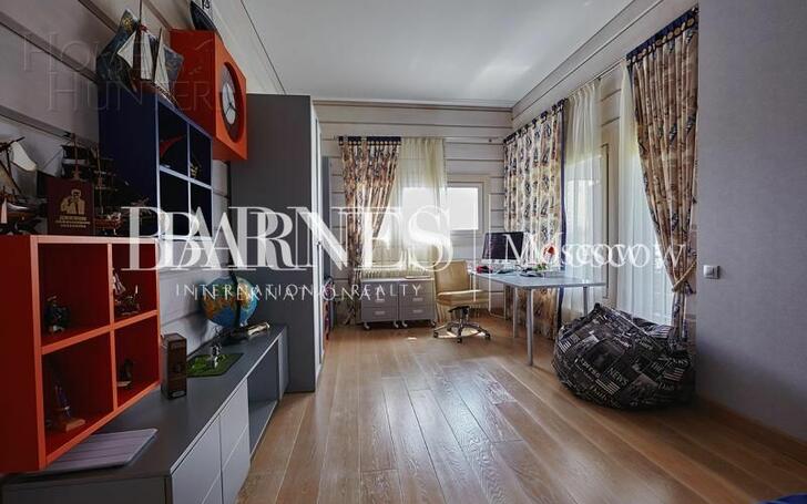 3-этажный коттедж 650 м² с отделкой
