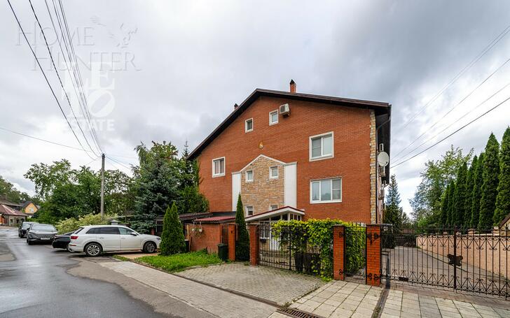 4-этажный таунхаус 220 м² с отделкой