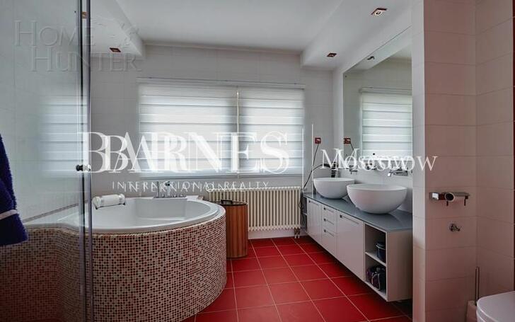 3-этажный коттедж 650 м² с отделкой